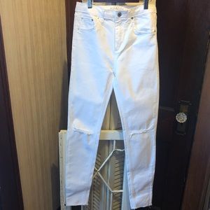 Wild Fable lightly distressed white skinny jeans size 2 never worn